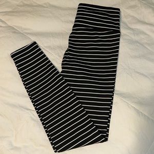 Athleta MT black & white leggings